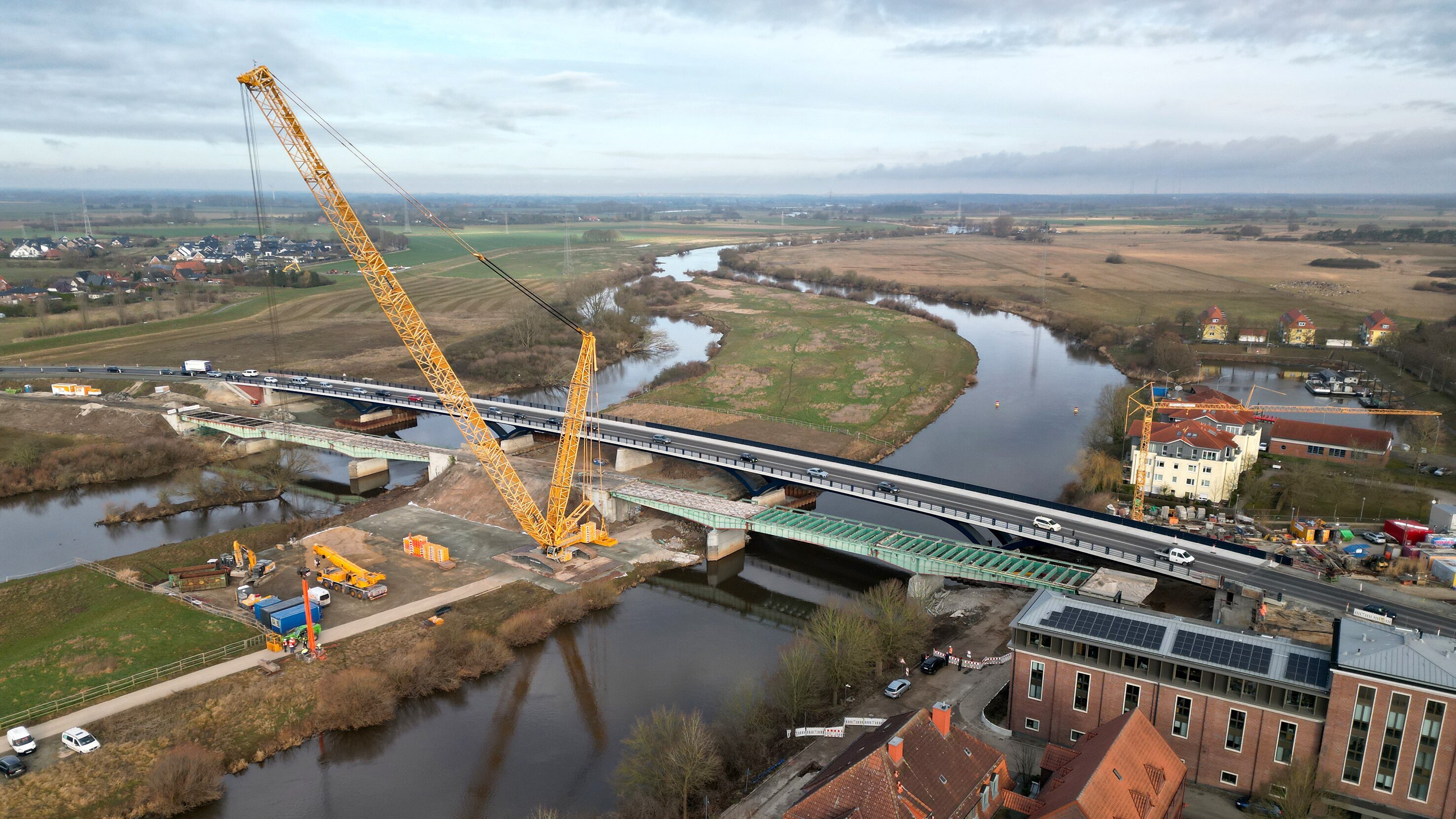Marode Brücken, große Maschinen