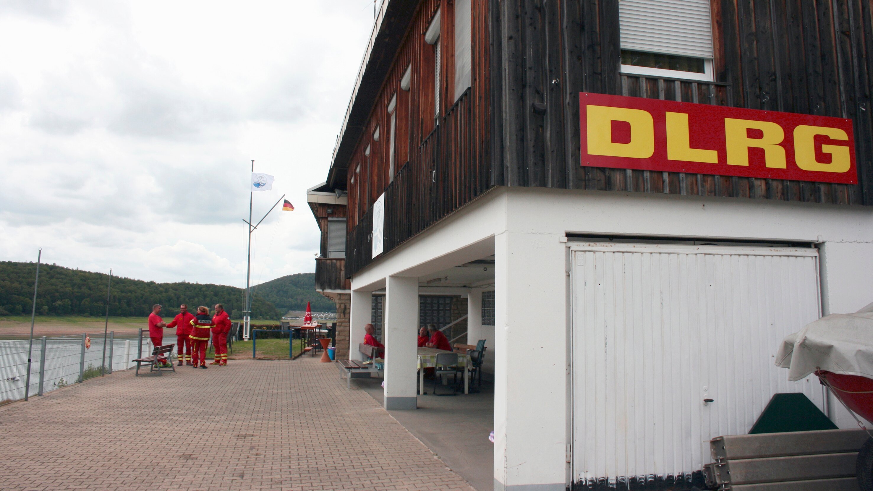 Klaus kocht vorm Haus