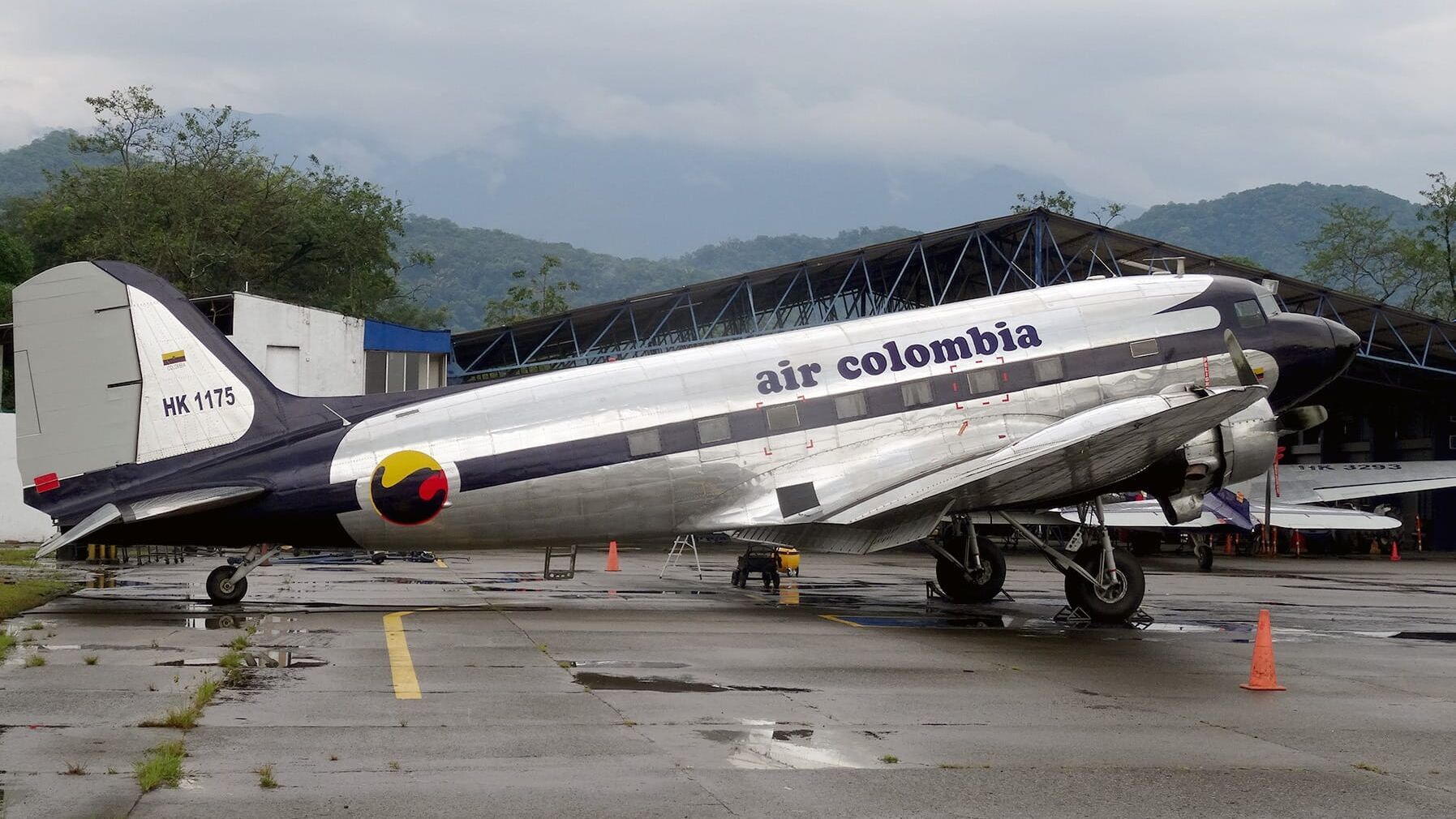 Kolumbien: DC-3 Oldtimer versorgen den Regenwald