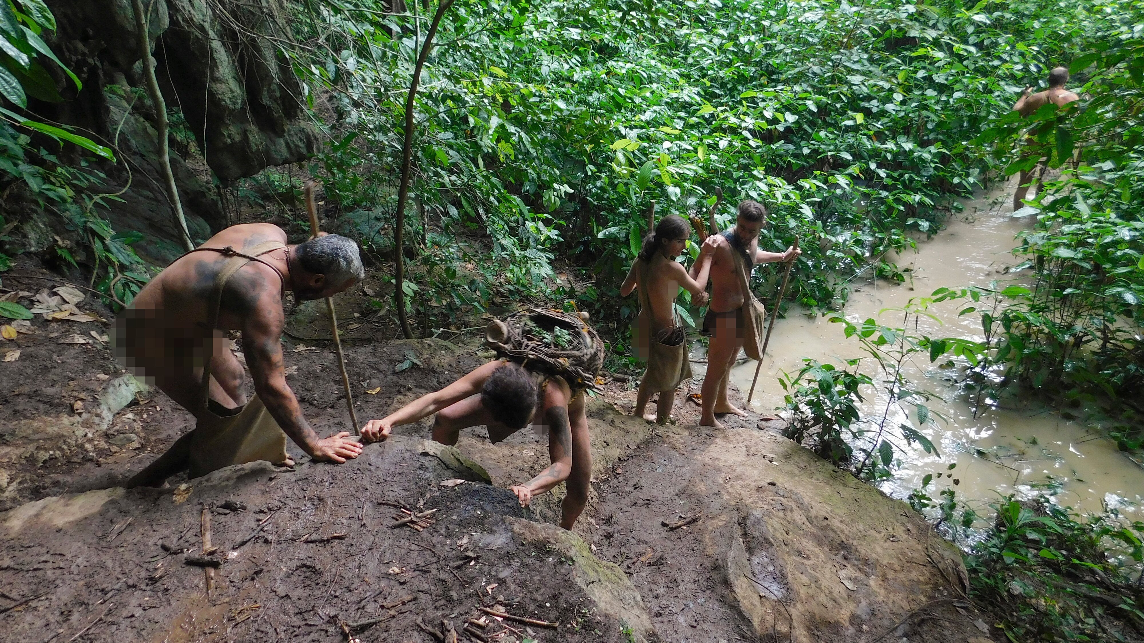 Naked Survival XXL