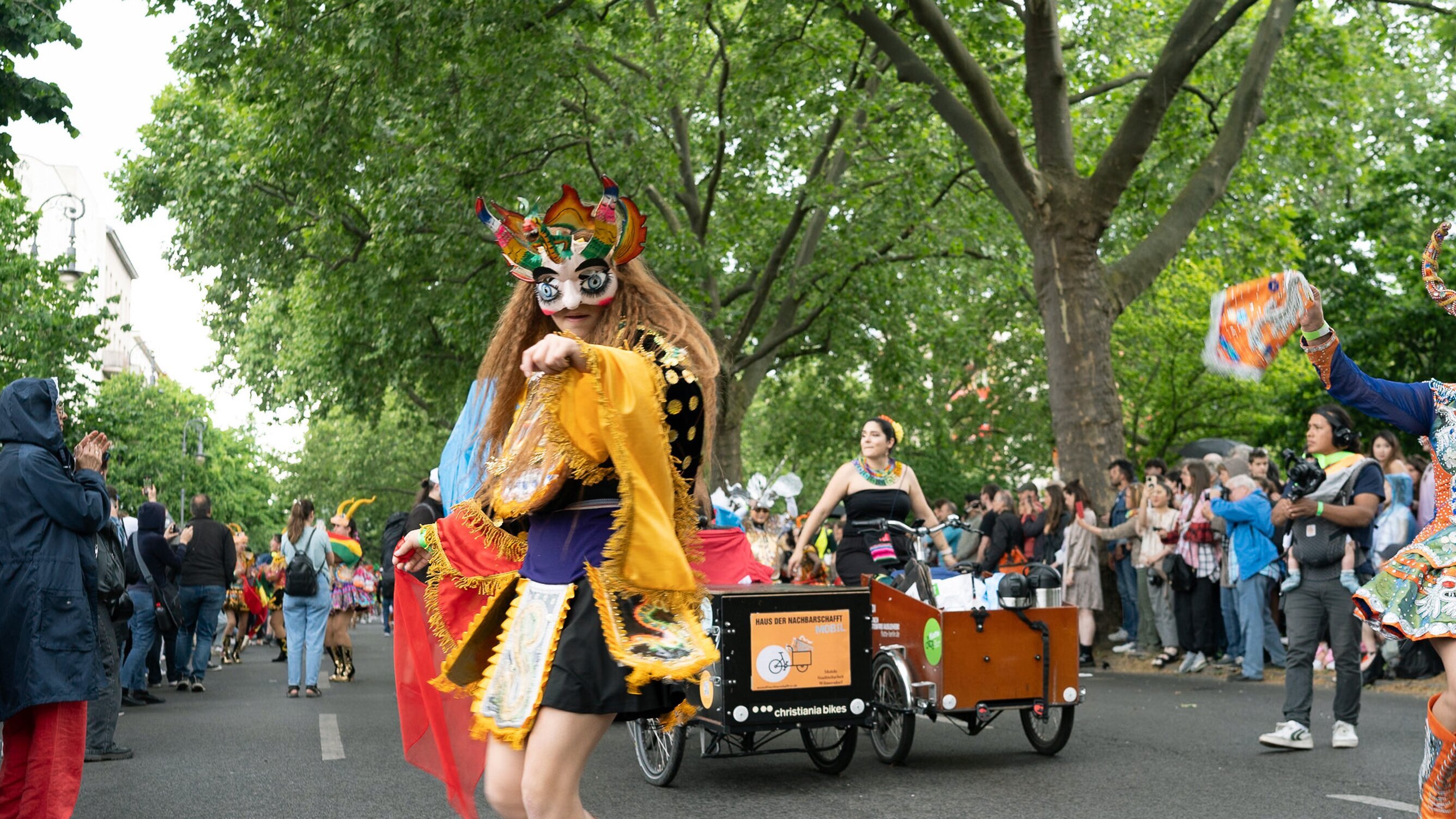 Ada tanzt beim Karneval der Kulturen