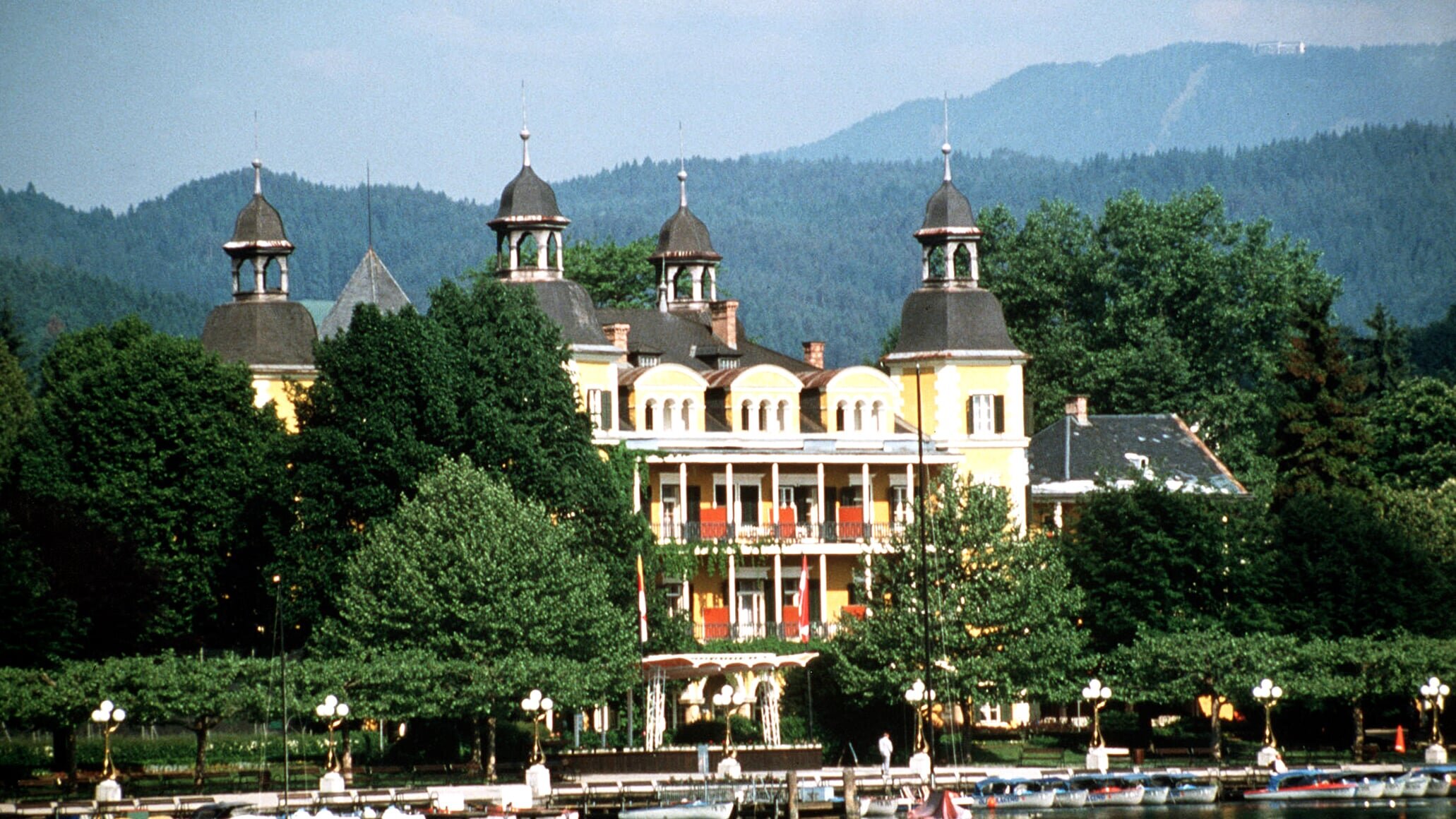 Ein Schloss am Wörthersee