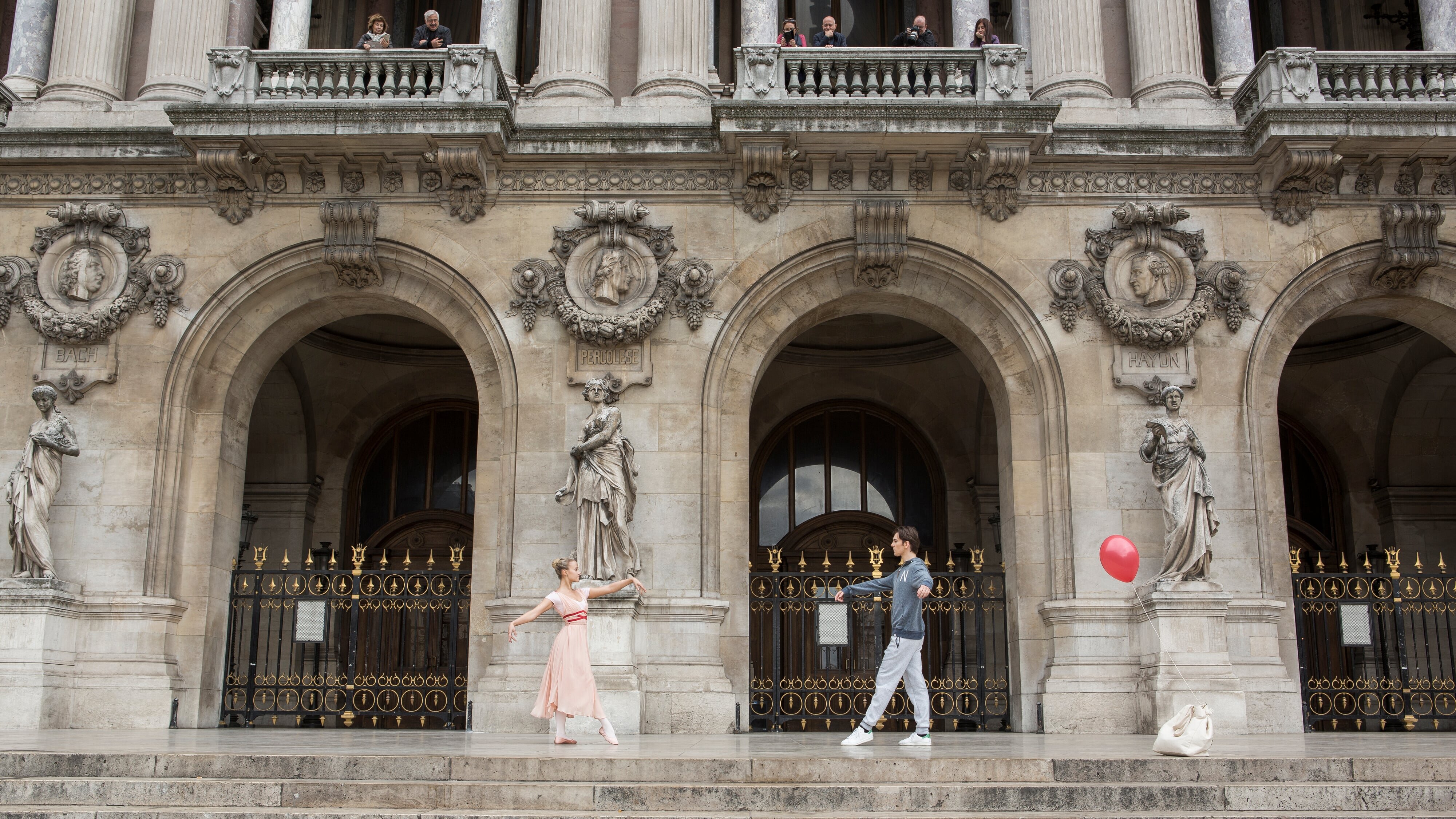 Find me in Paris – Tanz durch die Zeit