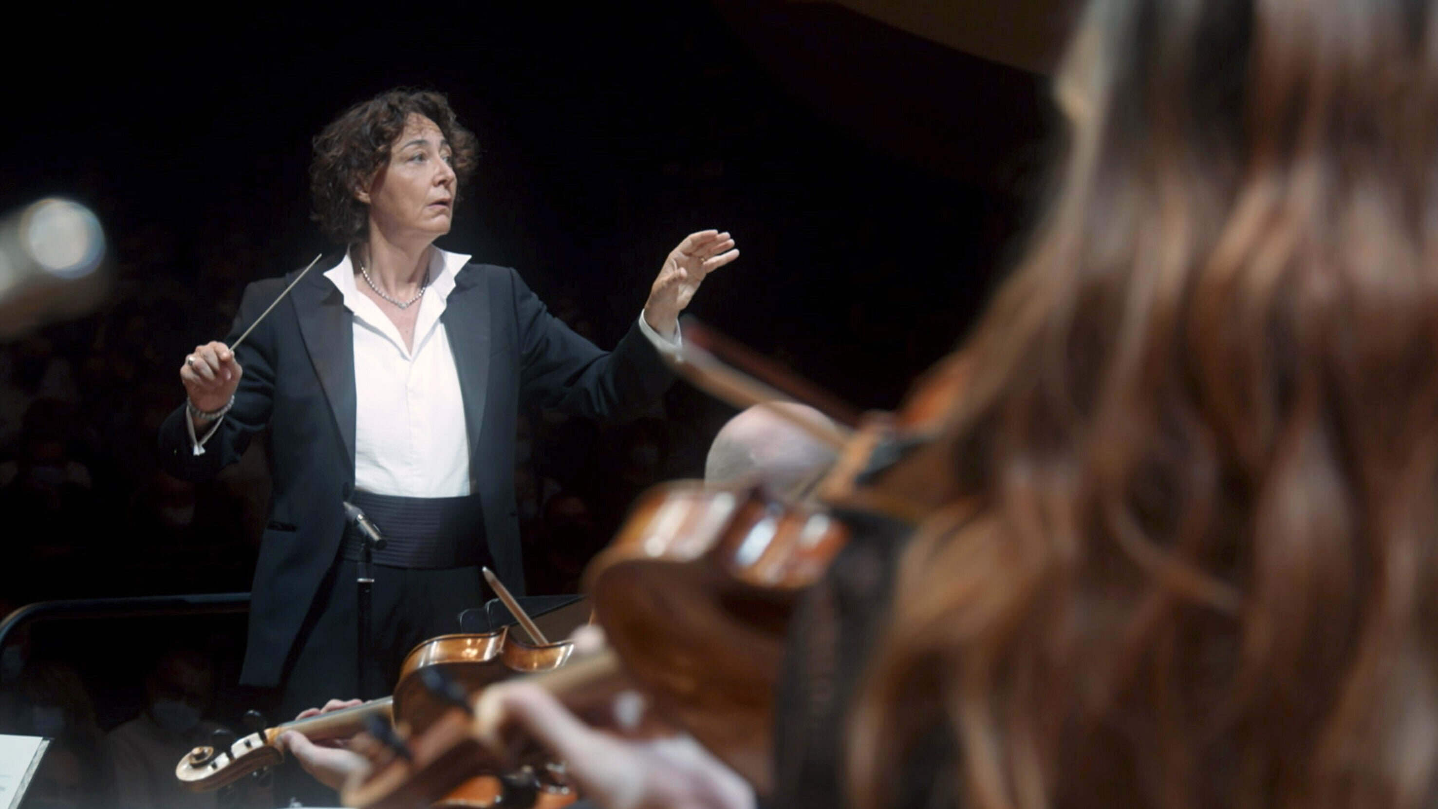 Nathalie Stutzmann dirigiert das Orchestre de Paris