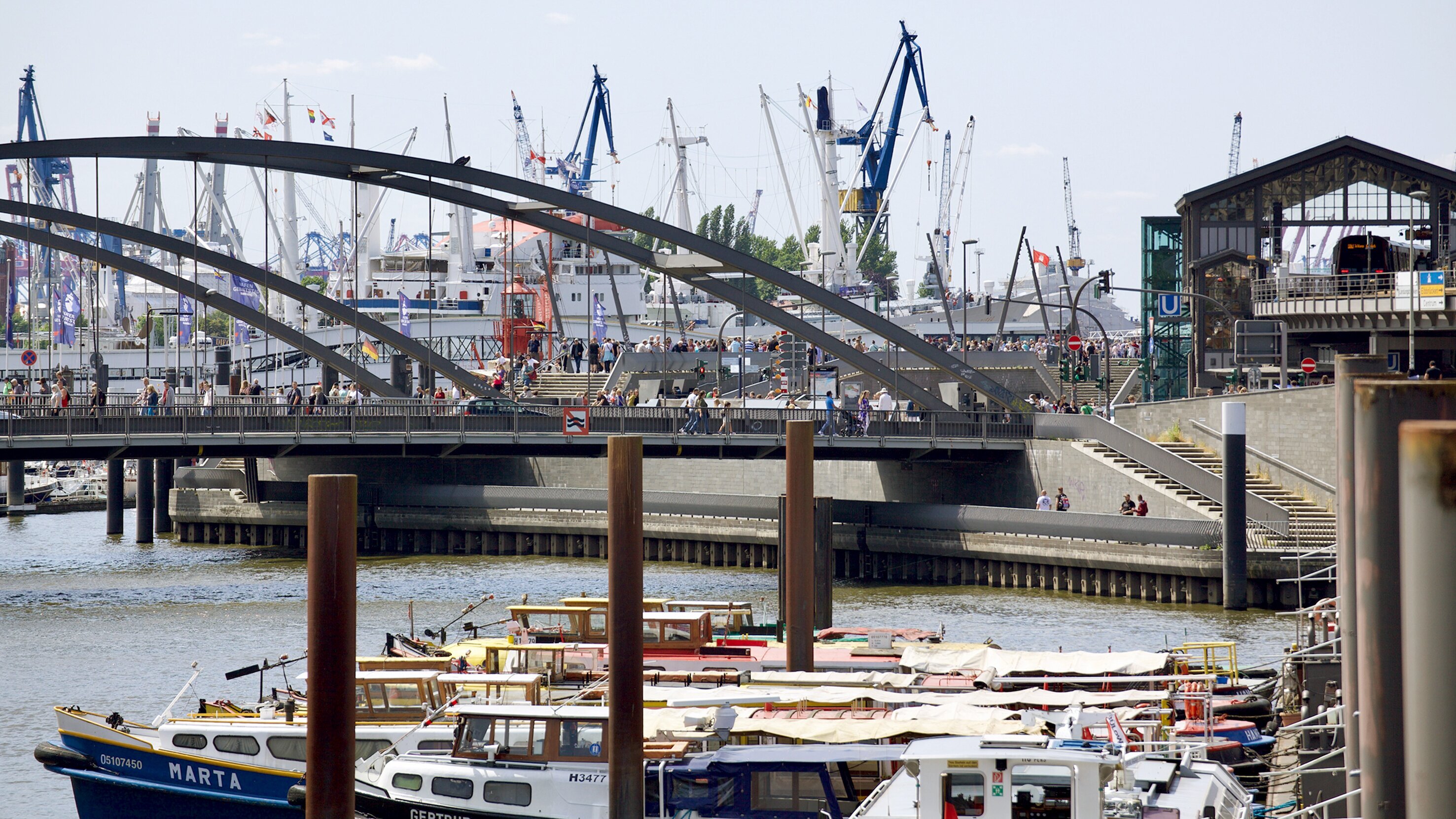 Touristenmagnet Landungsbrücken