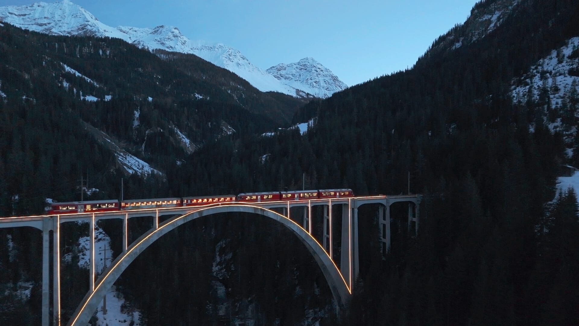 Winterwunderland Schweiz per Bahn: "Arosa-Bahn" – Die Wandelbare