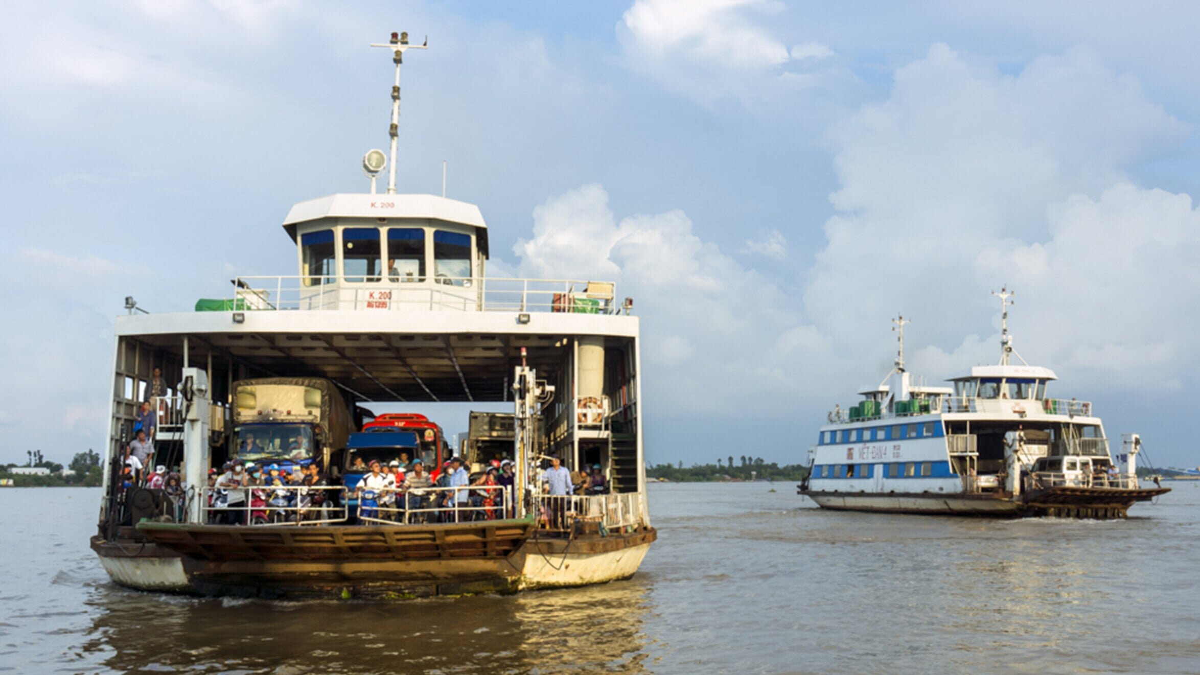 Fährpassagen: Rush Hour am Mekong