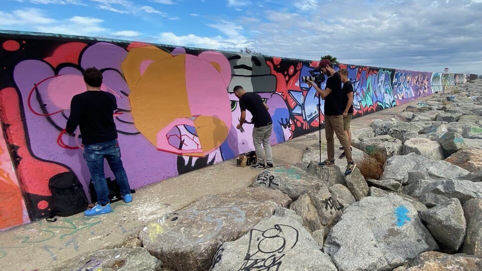 Sur les murs