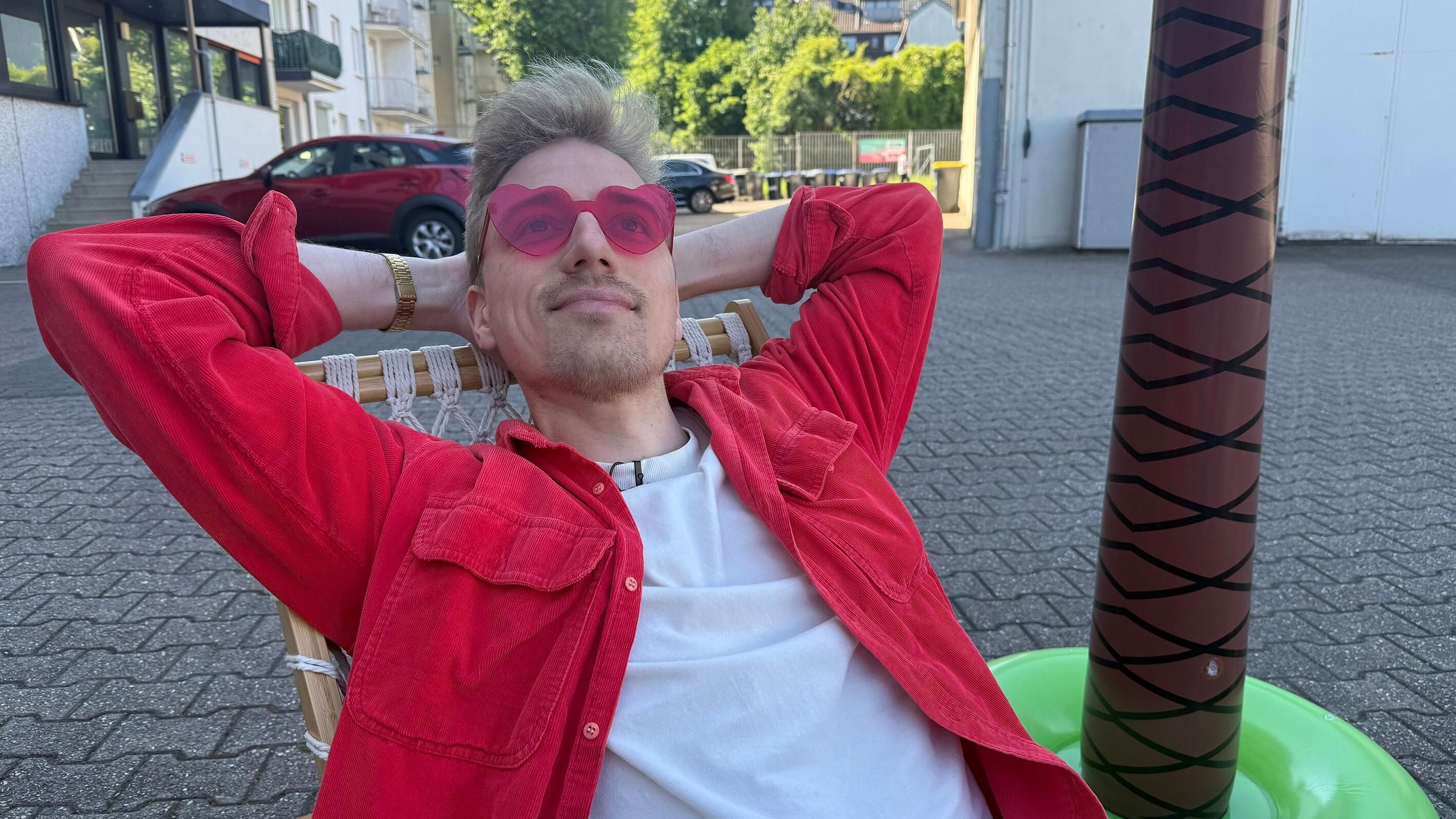 Besser! So?